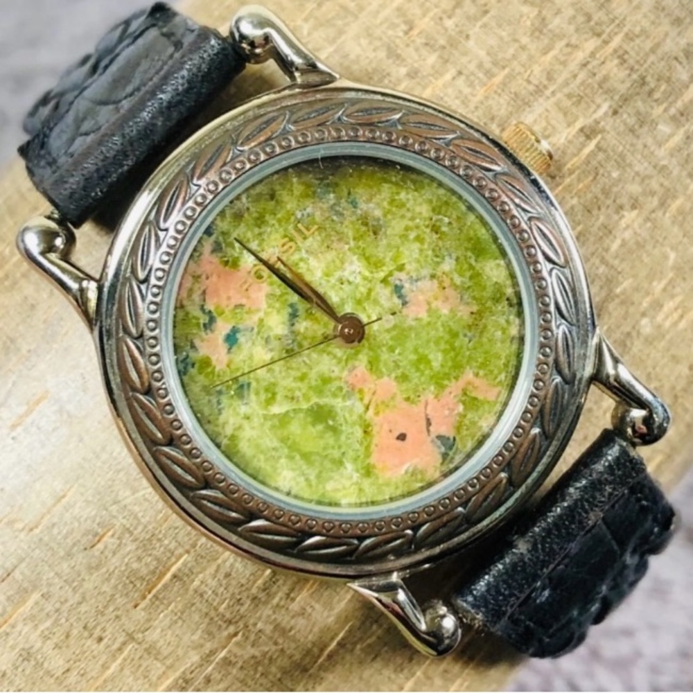 RARE 1993 GREEN MARBLE AND PINK DIAL FOSSIL WATCH DT-3208 (000309)